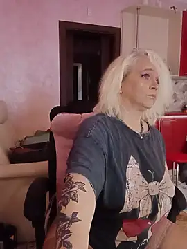 Snapshot of SquirtMilf00 chatting on September 23, 2:03 am SquirtMilf00 online show from September 23, 2:03 am