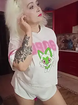 Snapshot of SquirtMilf00 chatting on October 8, 1:58 am SquirtMilf00 online show from October 8, 1:58 am