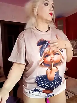 Snapshot of SquirtMilf00 chatting on October 16, 1:50 am SquirtMilf00 online show from October 16, 1:50 am