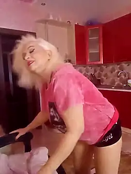 Snapshot of SquirtMilf00 chatting on October 18, 1:41 am SquirtMilf00 online show from October 18, 1:41 am