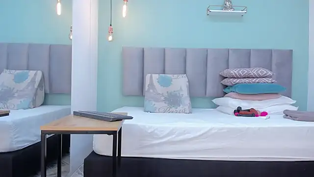 Snapshot of genesis4u chatting on October 18, 12:28 pm genesis4u online show from October 18, 12:28 pm