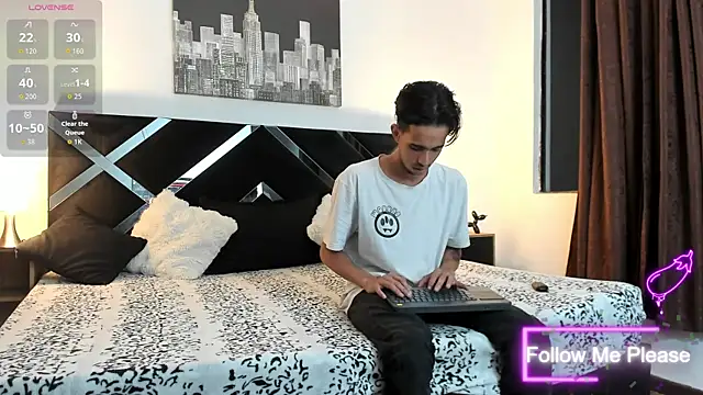 nextboywell1 online show from May 12, 3:03 am