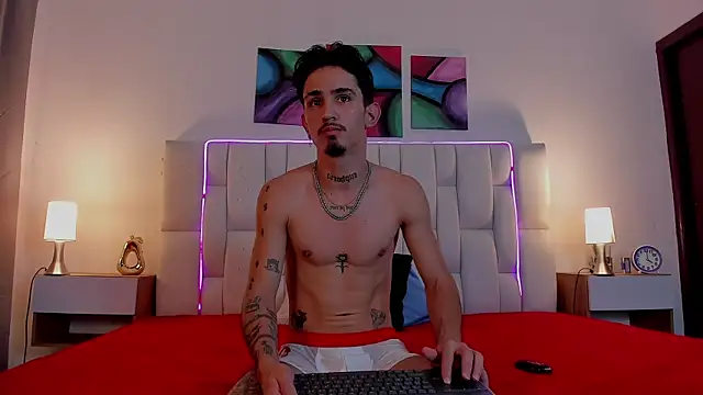 nextboywell1 online show from May 15, 3:35 am