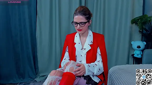 EdlinGathright online show from November 24, 3:39 am