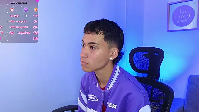 Snapshot of yulian_vasquez chatting on September 19, 12:17 pm yulian vasquez online show from September 19, 12:17 pm