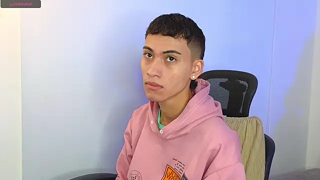 Snapshot of yulian_vasquez chatting on October 1, 12:22 pm yulian vasquez online show from October 1, 12:22 pm