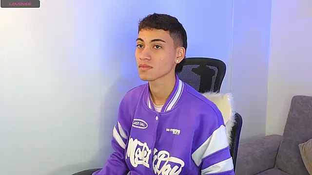 Snapshot of yulian_vasquez chatting on October 2, 12:12 pm yulian vasquez online show from October 2, 12:12 pm