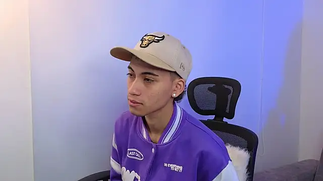 Snapshot of yulian_vasquez chatting on October 4, 12:25 pm yulian vasquez online show from October 4, 12:25 pm