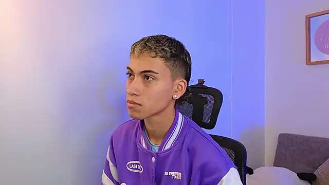 Snapshot of yulian_vasquez chatting on October 6, 12:24 pm yulian vasquez online show from October 6, 12:24 pm