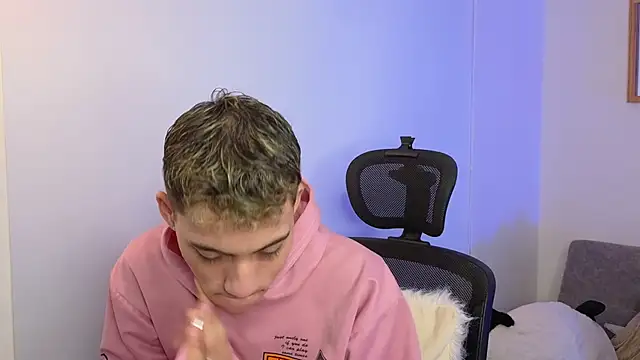 Snapshot of yulian_vasquez chatting on October 8, 12:25 pm yulian vasquez online show from October 8, 12:25 pm