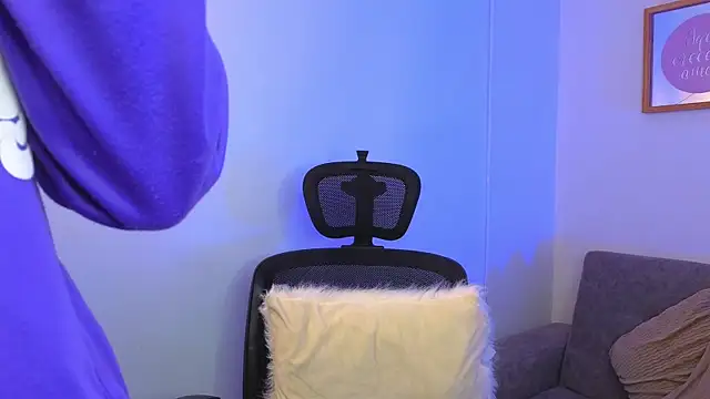 Snapshot of yulian_vasquez chatting on October 10, 12:15 pm yulian vasquez online show from October 10, 12:15 pm