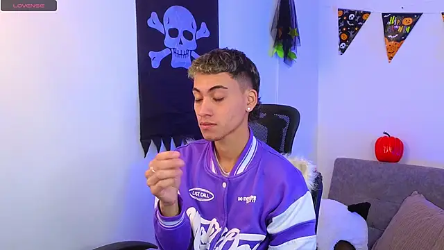 Snapshot of yulian_vasquez chatting on October 16, 12:28 pm yulian vasquez online show from October 16, 12:28 pm