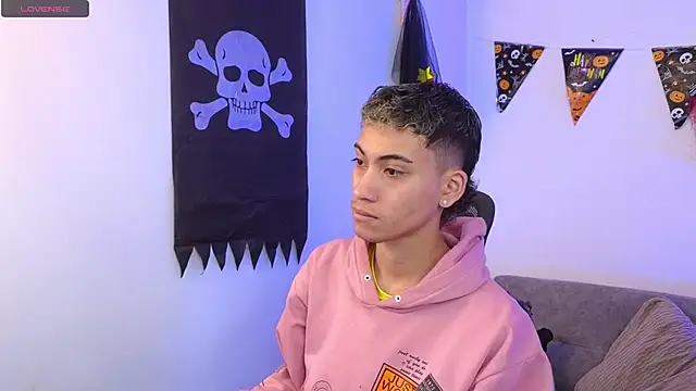 Snapshot of yulian_vasquez chatting on October 17, 12:19 pm yulian vasquez online show from October 17, 12:19 pm