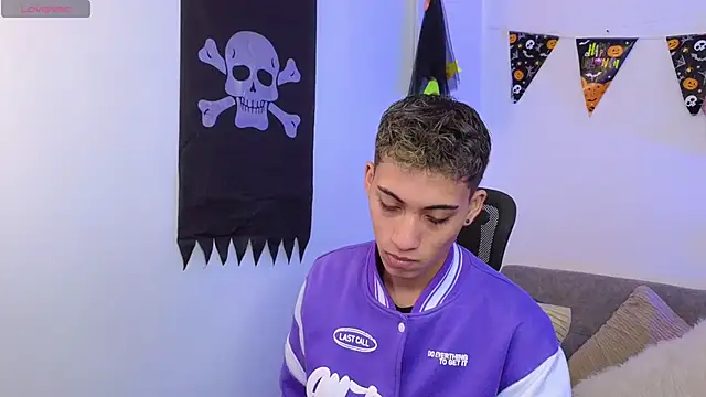 Snapshot of yulian_vasquez chatting on October 20, 12:16 pm yulian vasquez online show from October 20, 12:16 pm