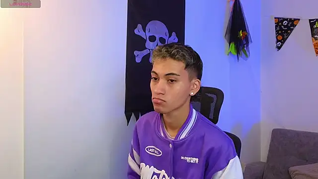 Snapshot of yulian_vasquez chatting on October 21, 12:17 pm yulian vasquez online show from October 21, 12:17 pm