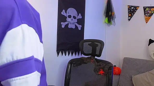 Snapshot of yulian_vasquez chatting on October 25, 12:23 pm yulian vasquez online show from October 25, 12:23 pm