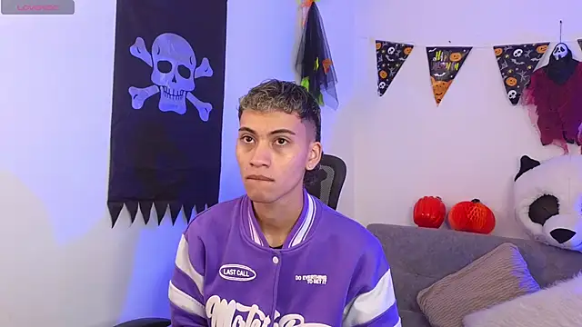 Snapshot of yulian_vasquez chatting on October 27, 12:20 pm yulian vasquez online show from October 27, 12:20 pm