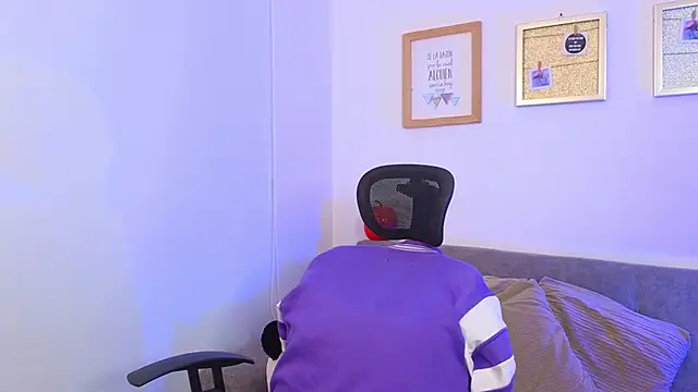 Snapshot of yulian_vasquez chatting on November 1, 12:29 pm yulian vasquez online show from November 1, 12:29 pm