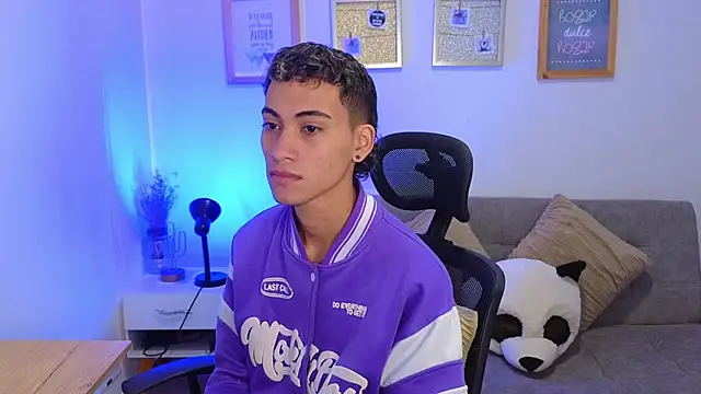 yulian vasquez online show from December 17, 12:44 pm