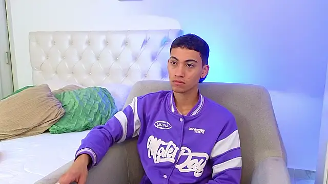 yulian vasquez online show from February 11, 12:32 pm