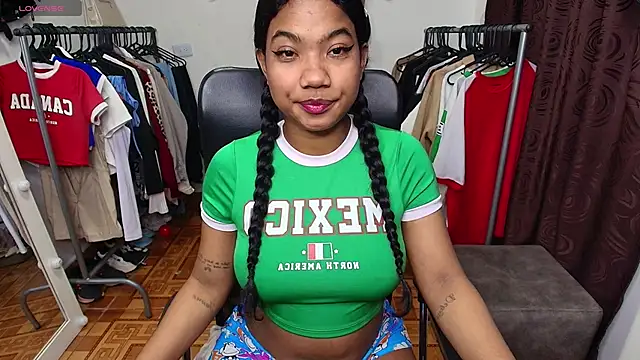 Snapshot of sharlottxl chatting on February 13, 8:43 am sharlottxl online show from February 13, 8:43 am