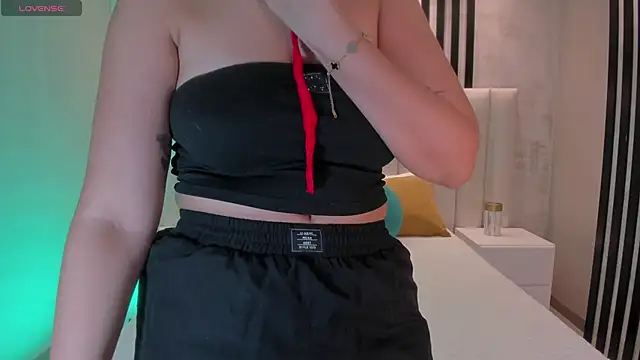 AmbarJames  online show from February 10, 12:20 pm