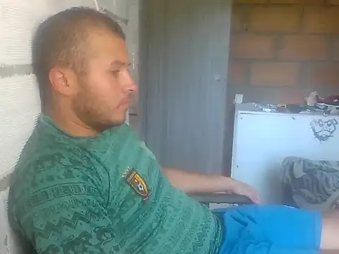 Snapshot of santiii___12 chatting on December 14, 4:56 pm santiii 12 online show from December 14, 4:56 pm