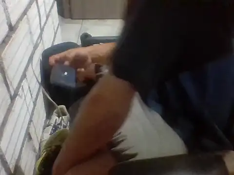 Snapshot of santiii___12 chatting on December 19, 11:23 pm santiii 12 online show from December 19, 11:23 pm