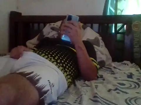 Snapshot of santiii___12 chatting on January 5, 8:34 pm santiii 12 online show from January 5, 8:34 pm