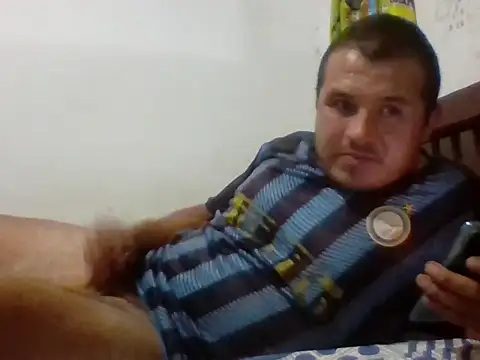 Snapshot of santiii___12 chatting on January 9, 11:28 pm santiii 12 online show from January 9, 11:28 pm