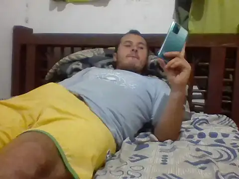 Snapshot of santiii___12 chatting on January 17, 1:54 am santiii 12 online show from January 17, 1:54 am