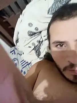 Snapshot of santiii___12 chatting on February 3, 4:43 am santiii 12 online show from February 3, 4:43 am