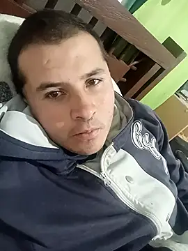 Snapshot of santiii___12 chatting on February 4, 3:01 am santiii 12 online show from February 4, 3:01 am