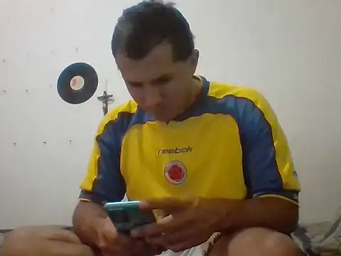 Snapshot of santiii___12 chatting on February 5, 6:12 pm santiii 12 online show from February 5, 6:12 pm