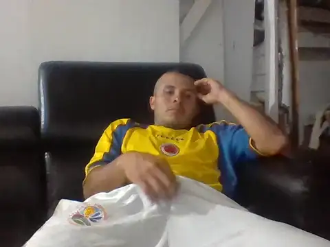 Snapshot of santiii___12 chatting on March 19, 12:36 am santiii 12 online show from March 19, 12:36 am