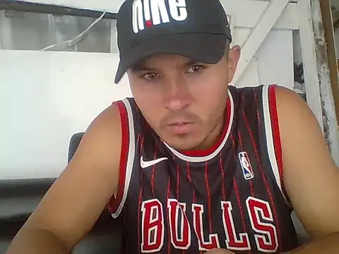 Snapshot of santiii___12 chatting on March 19, 6:45 pm santiii 12 online show from March 19, 6:45 pm