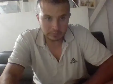 Snapshot of santiii___12 chatting on March 26, 2:50 am santiii 12 online show from March 26, 2:50 am