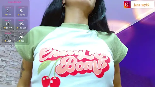 Snapshot of juno_tay chatting on October 31, 11:33 am juno tay online show from October 31, 11:33 am