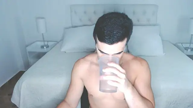 Snapshot of mr_hunterx chatting on March 25, 2:06 am mr hunterx online show from March 25, 2:06 am