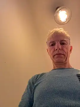 SexyLeon8 online show from November 17, 8:20 am