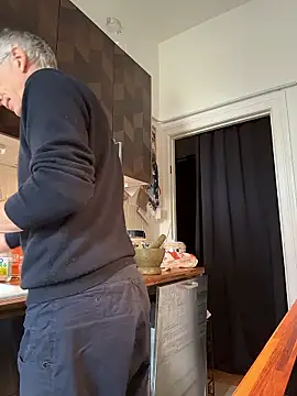 SexyLeon8 online show from January 15, 9:25 am