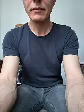 Snapshot of SexyLeon8 chatting on March 7, 4:48 pm SexyLeon8 online show from March 7, 4:48 pm