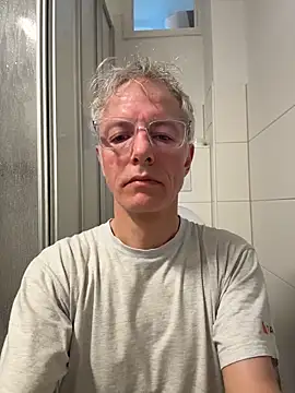 Snapshot of SexyLeon8 chatting on March 13, 9:27 am SexyLeon8 online show from March 13, 9:27 am