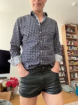 Snapshot of SexyLeon8 chatting on March 16, 7:12 am SexyLeon8 online show from March 16, 7:12 am