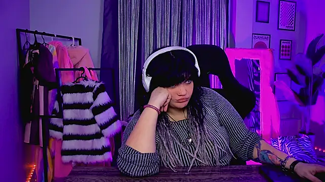 MaryHarrys online show from May 14, 8:48 pm