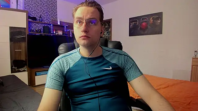 Snapshot of romiosabrino chatting on May 13, 10:01 am romiosabrino online show from May 13, 10:01 am