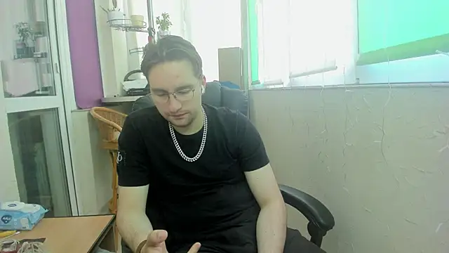 Snapshot of romiosabrino chatting on May 26, 1:07 pm romiosabrino online show from May 26, 1:07 pm