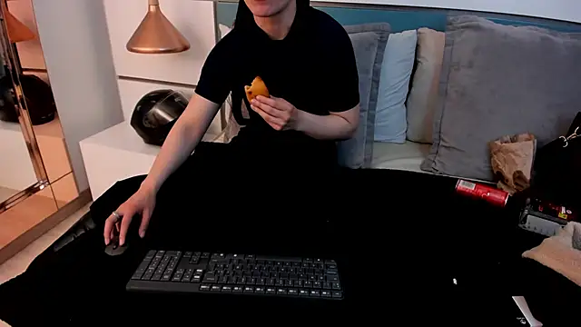 Ashkoreh online show from April 22, 3:35 pm