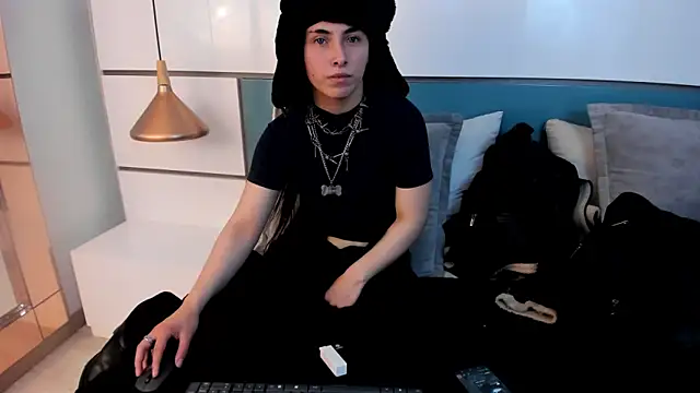 Ashkoreh online show from May 6, 8:47 pm