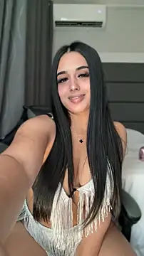 LilMisIndianx online show from April 9, 7:25 am